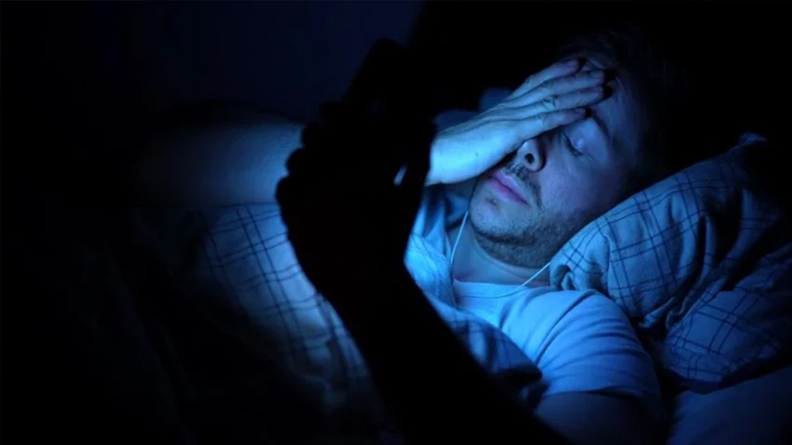 Social Media Detox: Less Scroll, More Self-Esteem