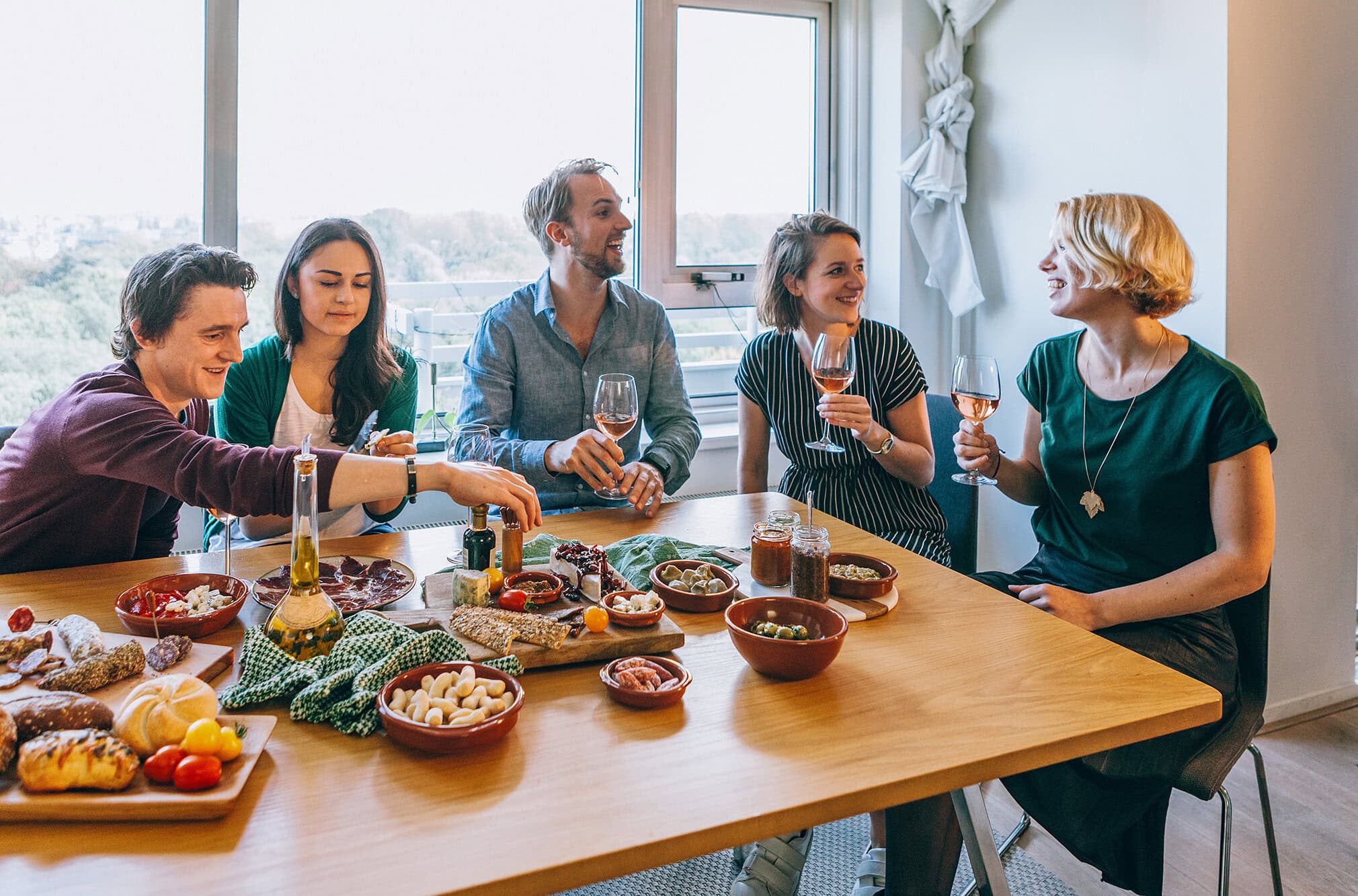 Gift-Giving Etiquette for Housewarming Ceremonies in the United States: A Comprehensive Guide to Thoughtful and Appropriate Gifts
