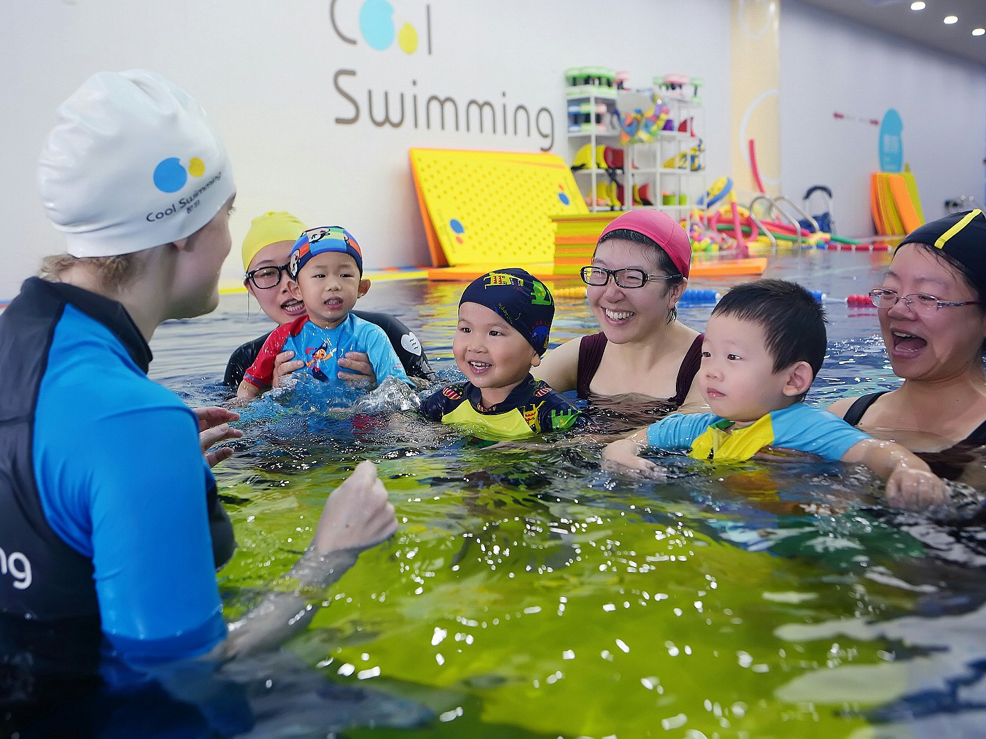 酷游国际亲子游泳俱乐部特长培训加盟 47.1万起投资 实地考察选址 量身定制装修 缩略图 2