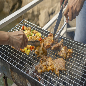焰南飞夜食烤串