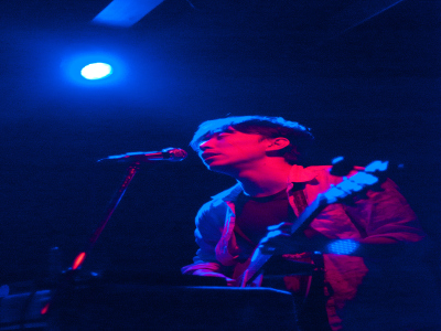 酒点半音乐餐吧