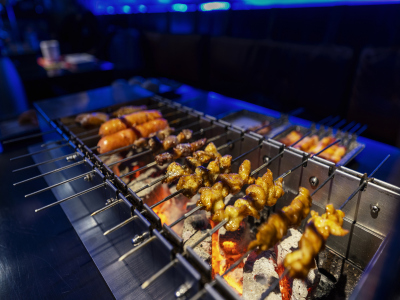 焰南飞夜食烤串