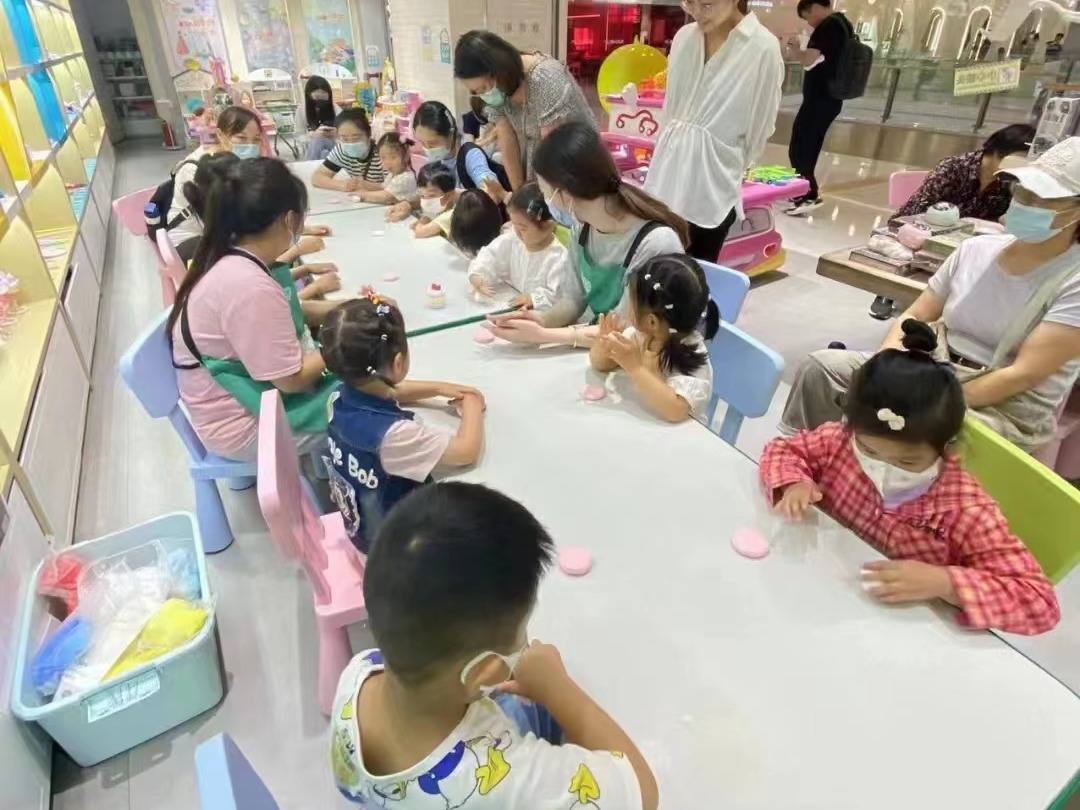 乖乖真棒儿童手工坊儿童玩具加盟 3.9-8万投资 实地考察选址 总部统一装修 缩略图 2