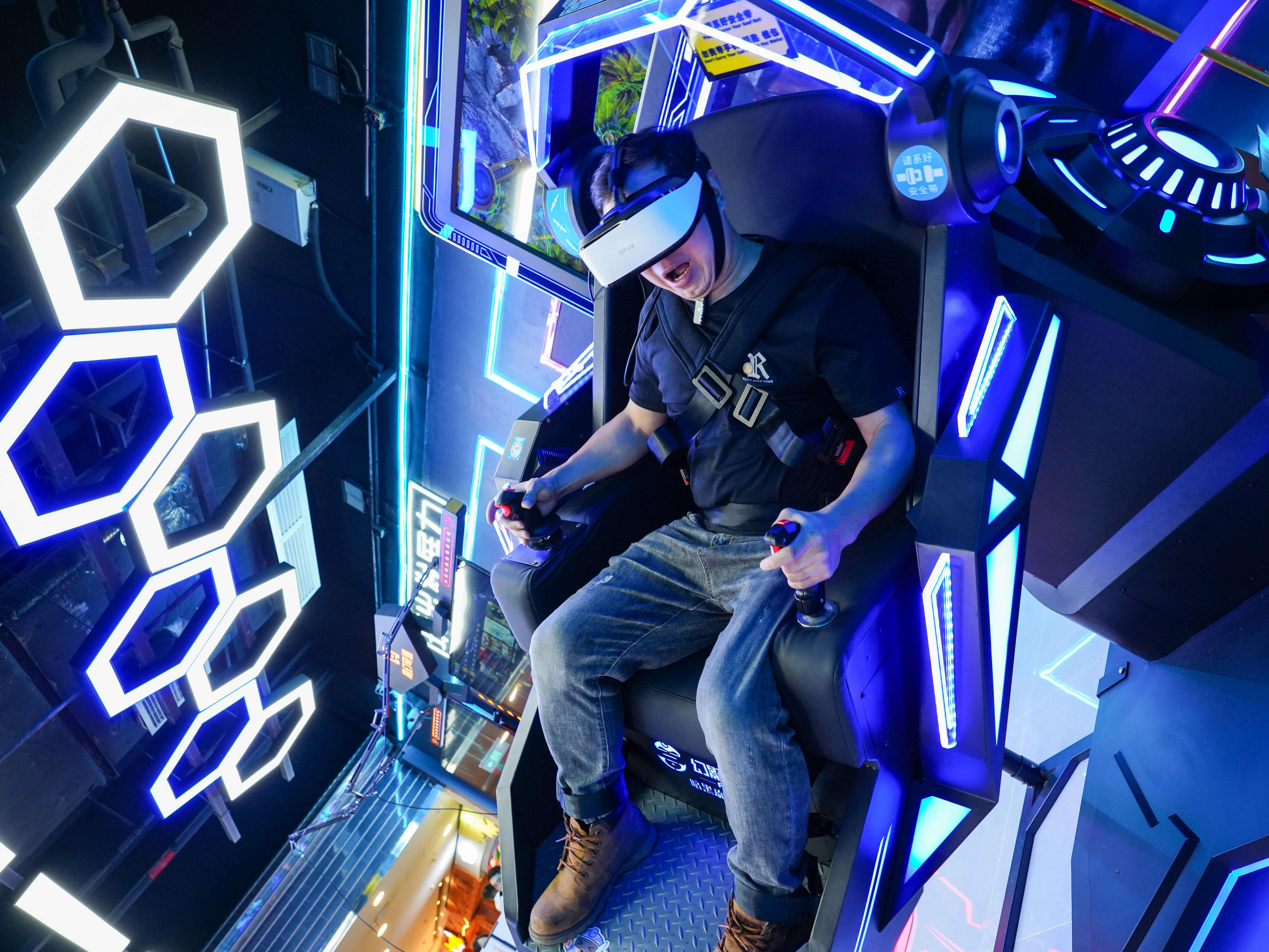 幻影星空VR元宇宙乐园VR全景加盟 5-100万投资 实地考察选址 量身定制装修 缩略图 9