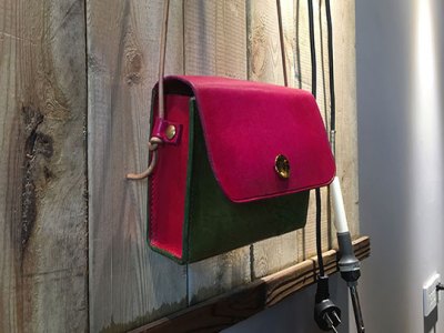 诚瑞皮具护理箱包皮具加盟 16.6万起投资 实地考察选址 总部统一装修 缩略图 2