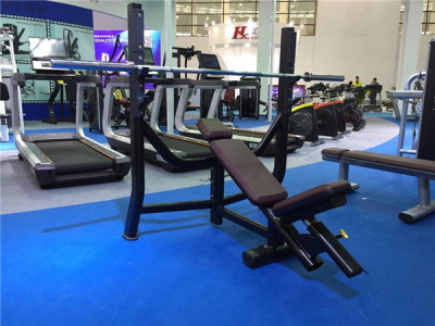 颜实体育体育加盟 59.3万起投资 实地考察选址 总部统一装修 缩略图 3