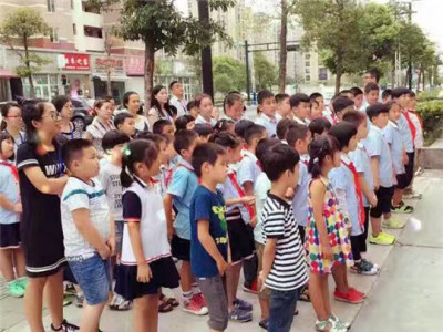 挥墨作文作文加盟 16.6万起投资 实地考察选址 总部统一装修 缩略图 4