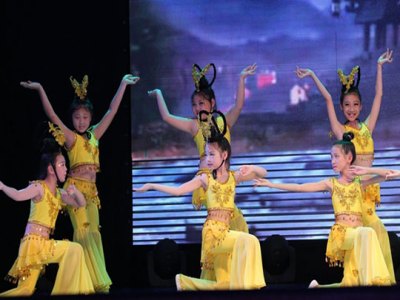 英美艺术教育职业教育加盟 16.6万起投资 实地考察选址 总部统一装修 缩略图 3