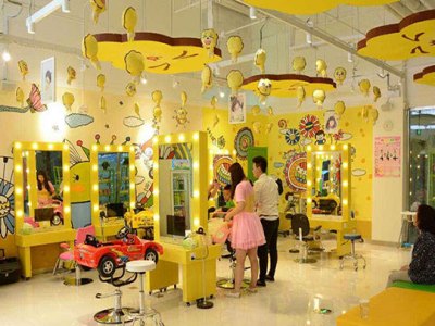 魔发咔咔儿童美发美发店加盟 13.9万起投资 实地考察选址 总部统一装修 缩略图 3