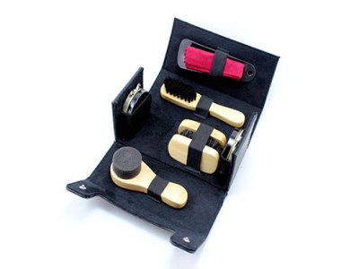 诚瑞皮具护理箱包皮具加盟 16.6万起投资 实地考察选址 总部统一装修 缩略图 4