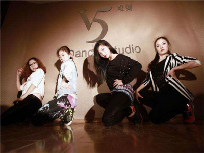 唯舞舞蹈培训舞蹈加盟 16.6万起投资 实地考察选址 总部统一装修 缩略图 3