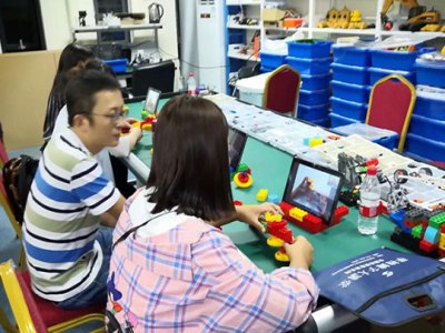 三叶虫编程机器人编程加盟 7.7万起投资 实地考察选址 总部统一装修 缩略图 3