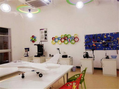 慧学酷玩早教托育加盟 16.6万起投资 实地考察选址 总部统一装修 缩略图 2