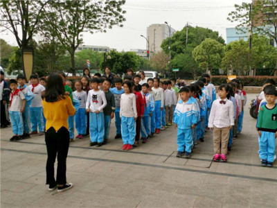 挥墨作文作文加盟 16.6万起投资 实地考察选址 总部统一装修 缩略图 2