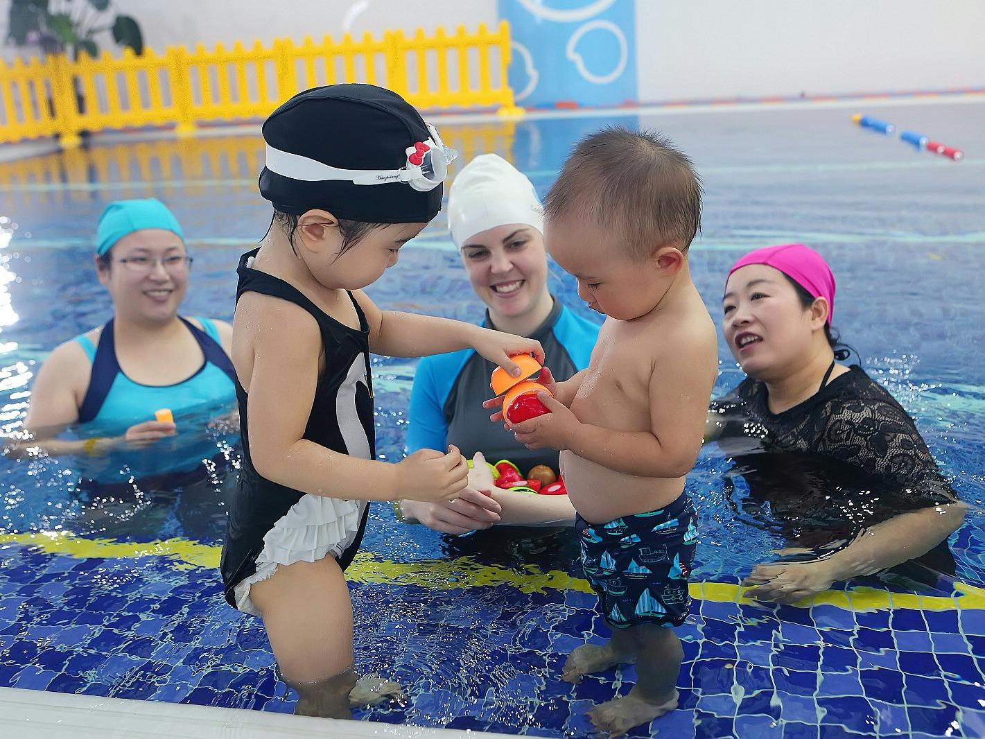 酷游国际亲子游泳俱乐部特长培训加盟 47.1万起投资 实地考察选址 量身定制装修 视频缩略图 5